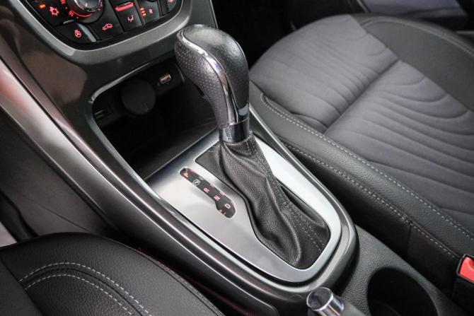 Opel Astra J Рестайлинг с пробегом 2014 года, цена 999 000 рублей, 161700 км, седан, Автокод Объявления