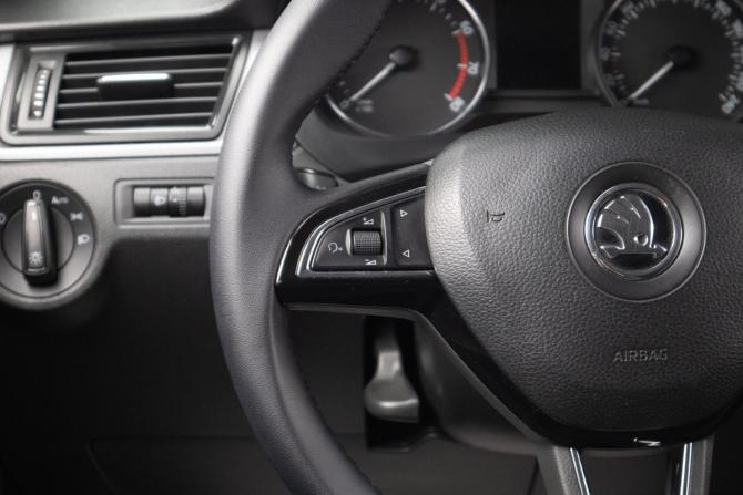 Skoda Rapid I с пробегом 2017 года, цена 1 079 000 рублей, 169388 км, лифтбек, Автокод Объявления