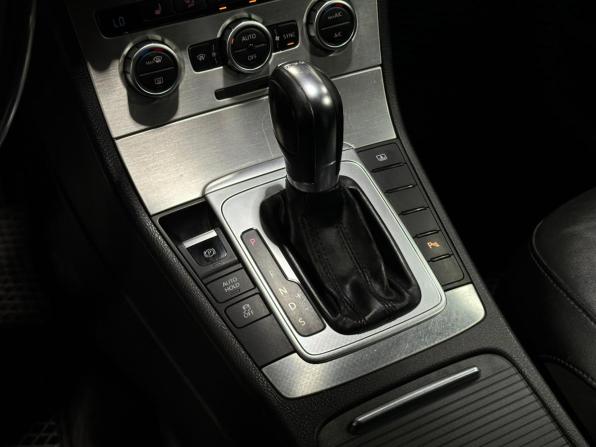 Volkswagen Passat B7 с пробегом 2013 года, цена 1 040 000 рублей, 338884 км, седан, Автокод Объявления