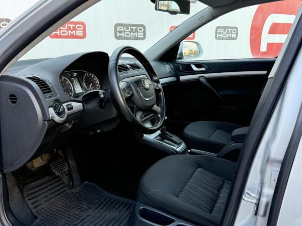 Skoda Octavia II (A5) Рестайлинг с пробегом 2010 года, цена 649 990 рублей, 210000 км, лифтбек, Автокод Объявления