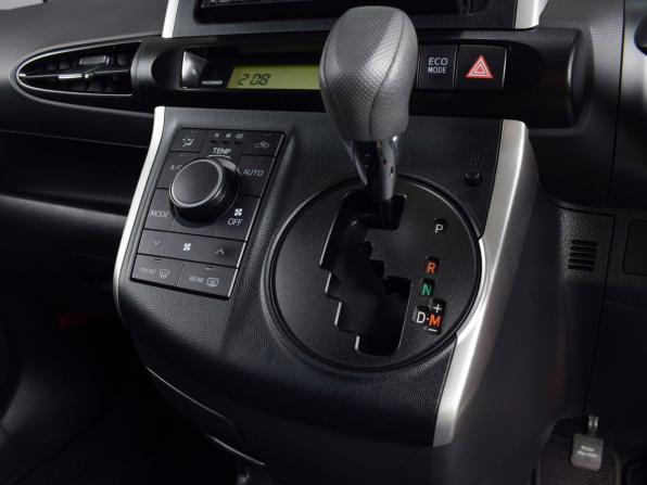 Toyota Wish II Рестайлинг с пробегом 2014 года, цена 1 489 995 рублей, 139135 км, минивэн, Автокод Объявления