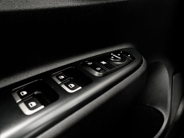 Kia Rio IV с пробегом 2018 года, цена 1 630 000 рублей, 61810 км, хэтчбек, Автокод Объявления