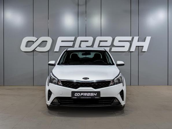 Kia Rio IV Рестайлинг с пробегом 2021 года, цена 1 499 000 рублей, 68099 км, седан, Автокод Объявления