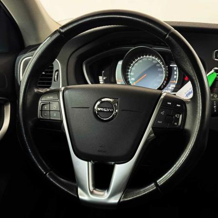 Volvo V40 II с пробегом 2016 года, цена 1 370 000 рублей, 218673 км, хэтчбек, Автокод Объявления