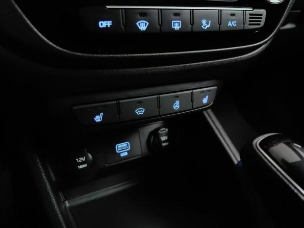Hyundai Solaris II с пробегом 2019 года, цена 985 000 рублей, 240000 км, седан, Автокод Объявления