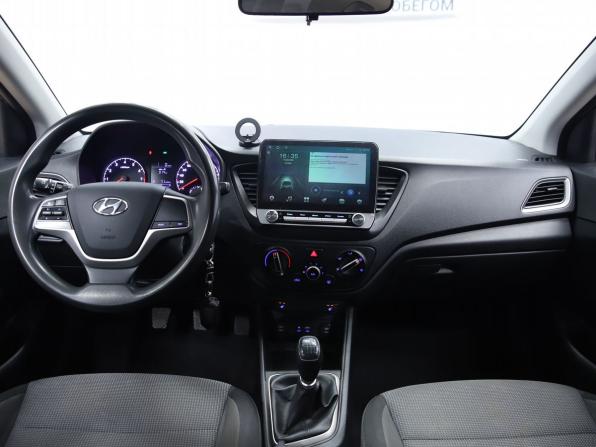 Hyundai Solaris II с пробегом 2018 года, цена 930 000 рублей, 251957 км, седан, Автокод Объявления