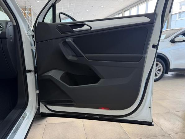 Volkswagen Tiguan II Рестайлинг с пробегом 2021 года, цена 2 900 000 рублей, 61183 км, внедорожник, Автокод Объявления