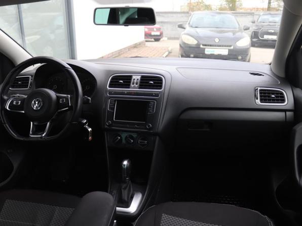 Volkswagen Polo V Рестайлинг с пробегом 2019 года, цена 1 419 000 рублей, 57000 км, седан, Автокод Объявления