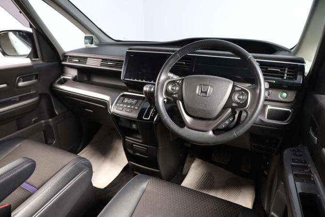 Honda Stepwgn V Рестайлинг с пробегом 2019 года, цена 2 489 000 рублей, 74121 км, минивэн, Автокод Объявления