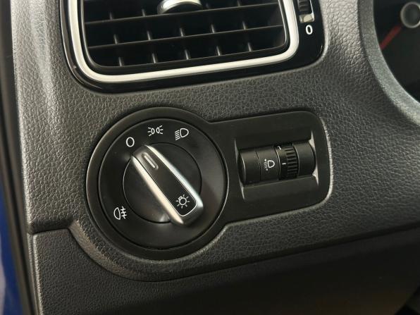 Volkswagen Polo V Рестайлинг с пробегом 2017 года, цена 1 050 000 рублей, 136171 км, седан, Автокод Объявления