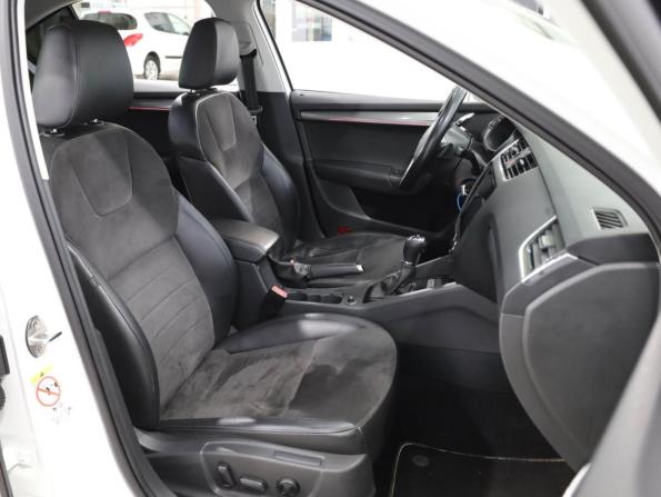 Skoda Octavia III (A7) Рестайлинг с пробегом 2017 года, цена 1 999 000 рублей, 182670 км, лифтбек, Автокод Объявления