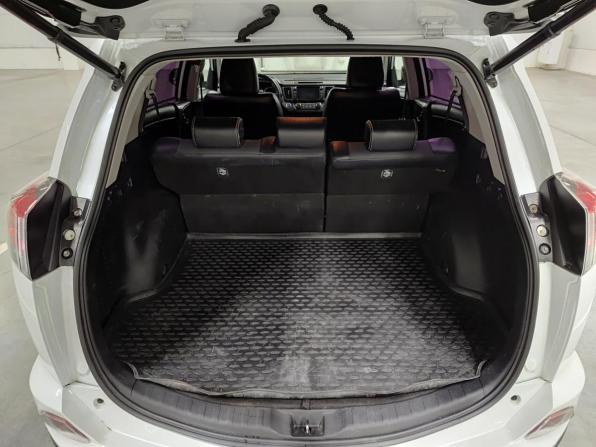 Toyota RAV4 IV (XA40) Рестайлинг с пробегом 2018 года, цена 2 050 000 рублей, 263359 км, внедорожник, Автокод Объявления