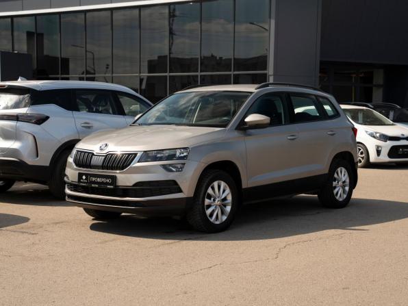 Skoda Karoq I с пробегом 2020 года, цена 2 095 000 рублей, 102110 км, внедорожник, Автокод Объявления