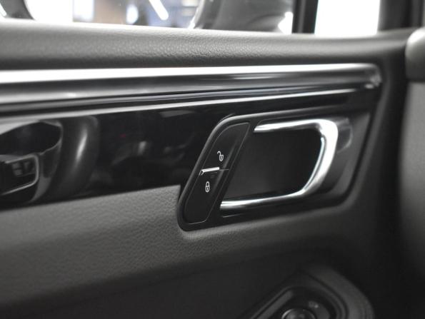 Porsche Macan I с пробегом 2016 года, цена 2 963 300 рублей, 166184 км, внедорожник, Автокод Объявления