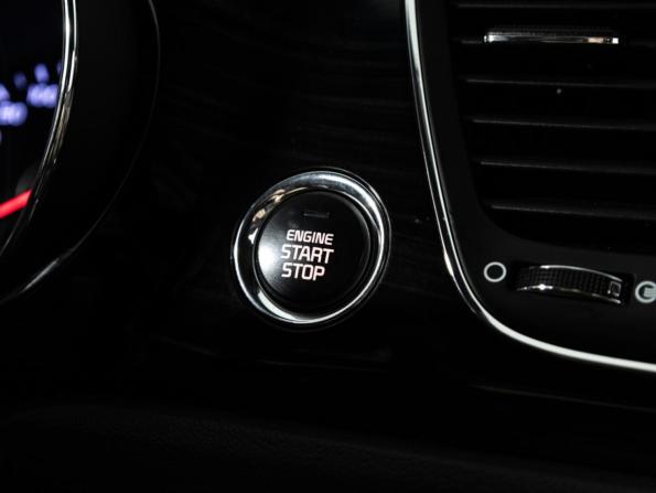 Kia Carnival III с пробегом 2020 года, цена 2 970 000 рублей, 134720 км, минивэн, Автокод Объявления