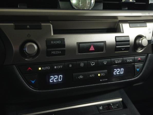 Lexus ES VI с пробегом 2015 года, цена 1 884 000 рублей, 284010 км, седан, Автокод Объявления