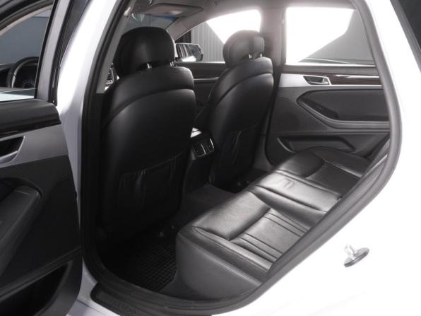 Hyundai Genesis II с пробегом 2015 года, цена 2 035 000 рублей, 179268 км, седан, Автокод Объявления