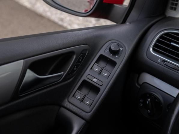 Volkswagen Golf VI с пробегом 2012 года, цена 970 000 рублей, 133384 км, хэтчбек, Автокод Объявления