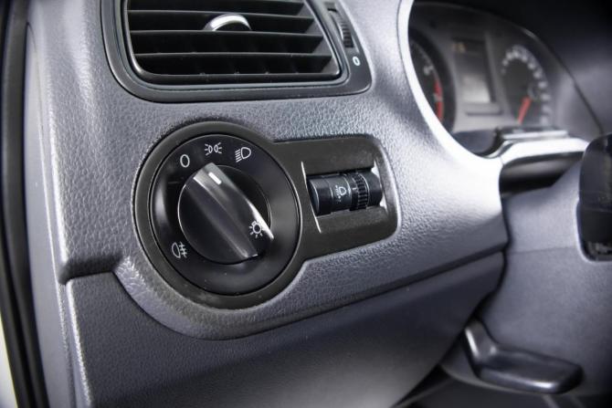 Volkswagen Polo V Рестайлинг с пробегом 2015 года, цена 849 000 рублей, 195000 км, седан, Автокод Объявления
