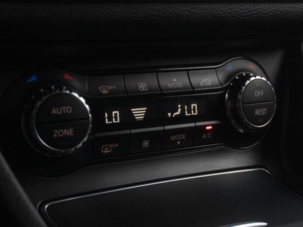 Mercedes-Benz GLA I (X156) Рестайлинг с пробегом 2018 года, цена 2 399 000 рублей, 130687 км, внедорожник, Автокод Объявления