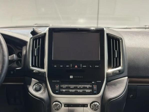 Toyota Land Cruiser 200 Series Рестайлинг 2 с пробегом 2015 года, цена 4 699 000 рублей, 220000 км, внедорожник, Автокод Объявления
