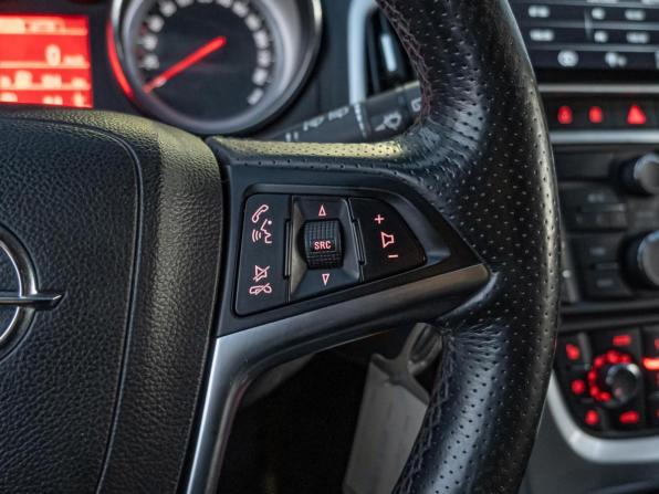 Opel Astra J Рестайлинг с пробегом 2013 года, цена 1 125 000 рублей, 151902 км, хэтчбек, Автокод Объявления