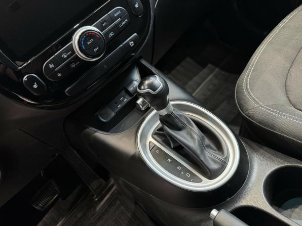 Kia Soul II Рестайлинг с пробегом 2017 года, цена 1 460 000 рублей, 52391 км, хэтчбек, Автокод Объявления