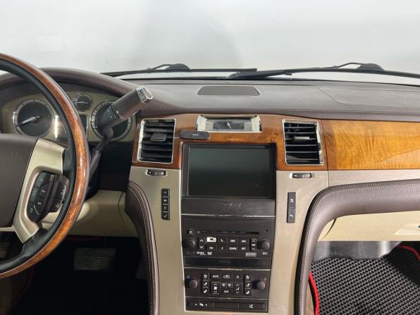 Cadillac Escalade III с пробегом 2011 года, цена 1 299 000 рублей, 241700 км, внедорожник, Автокод Объявления