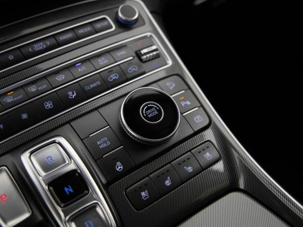 Hyundai Santa Fe IV Рестайлинг с пробегом 2021 года, цена 3 649 000 рублей, 65500 км, внедорожник, Автокод Объявления