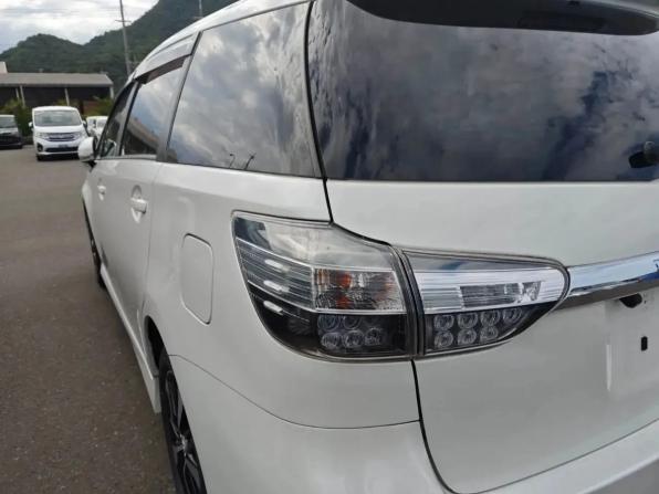 Toyota Wish II Рестайлинг с пробегом 2016 года, цена 1 600 000 рублей, 86892 км, минивэн, Автокод Объявления