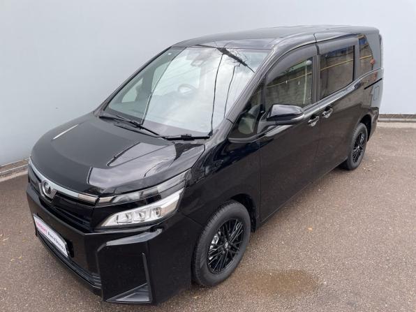 Toyota Voxy III (R80) Рестайлинг с пробегом 2018 года, цена 2 525 000 рублей, 88990 км, минивэн, Автокод Объявления