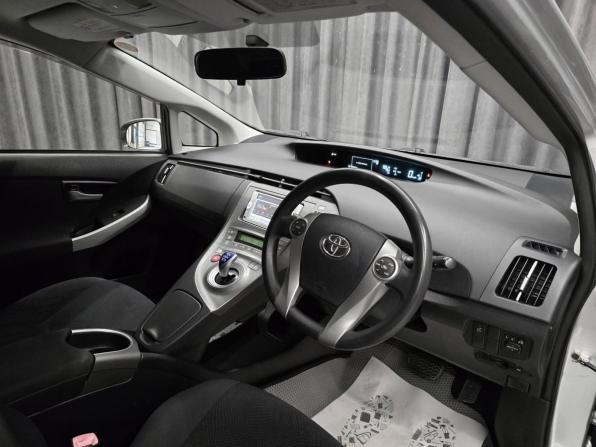 Toyota Prius III Рестайлинг (XW30) с пробегом 2012 года, цена 1 149 000 рублей, 158000 км, лифтбек, Автокод Объявления