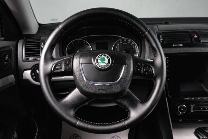 Skoda Octavia II (A5) Рестайлинг с пробегом 2009 года, цена 879 000 рублей, 258733 км, лифтбек, Автокод Объявления