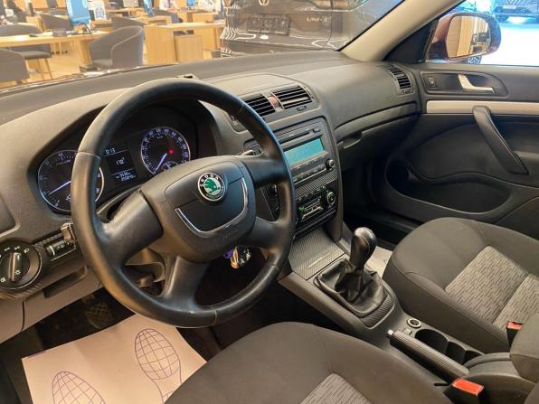 Skoda Octavia II (A5) Рестайлинг с пробегом 2010 года, цена 469 000 рублей, 255825 км, лифтбек, Автокод Объявления