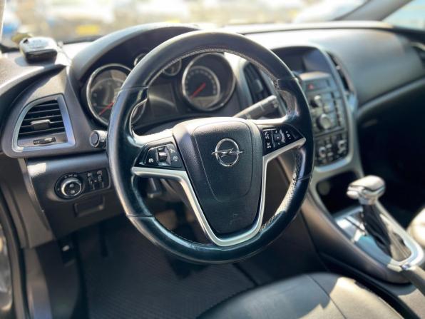 Opel Astra J Рестайлинг с пробегом 2012 года, цена 700 000 рублей, 221000 км, хэтчбек, Автокод Объявления
