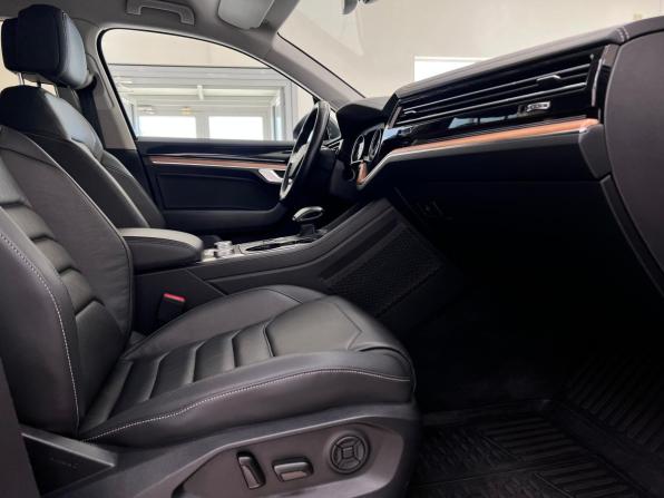 Volkswagen Touareg III с пробегом 2018 года, цена 3 565 000 рублей, 216880 км, внедорожник, Автокод Объявления