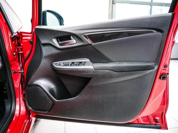 Honda Fit III Рестайлинг с пробегом 2017 года, цена 1 129 000 рублей, 149747 км, хэтчбек, Автокод Объявления