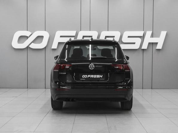 Volkswagen Tiguan II с пробегом 2019 года, цена 2 420 000 рублей, 64015 км, внедорожник, Автокод Объявления