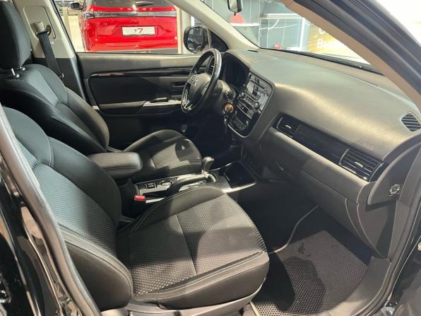 Mitsubishi Outlander III Рестайлинг 3 с пробегом 2018 года, цена 1 829 000 рублей, 175000 км, внедорожник, Автокод Объявления