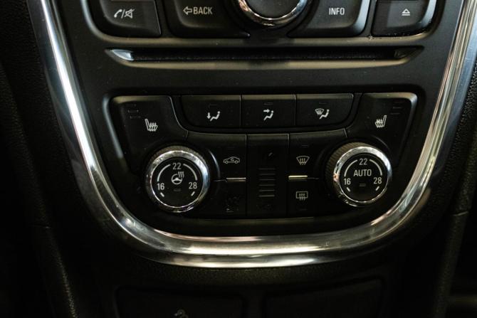 Opel Mokka I с пробегом 2013 года, цена 1 099 000 рублей, 156000 км, внедорожник, Автокод Объявления
