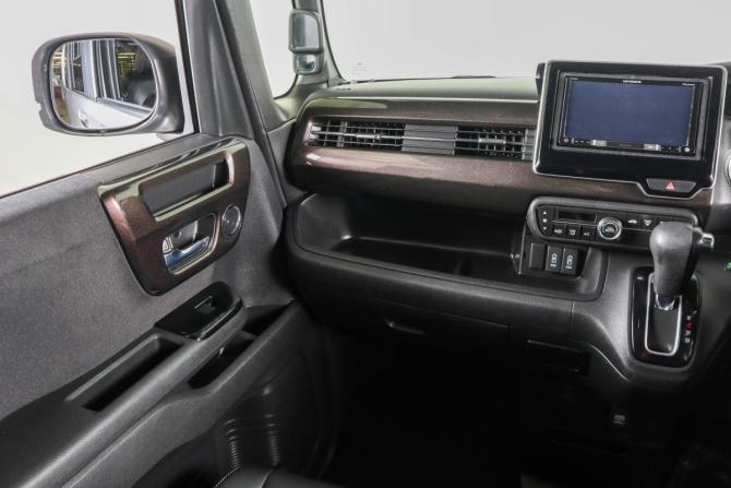 Honda N-BOX II с пробегом 2018 года, цена 1 039 000 рублей, 73580 км, микровэн, Автокод Объявления