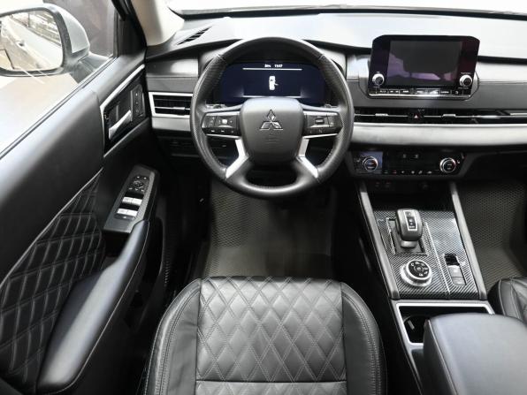 Mitsubishi Outlander IV с пробегом 2022 года, цена 4 249 900 рублей, 45125 км, внедорожник, Автокод Объявления