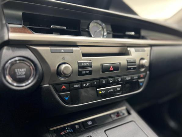 Lexus ES VI с пробегом 2014 года, цена 2 390 000 рублей, 131250 км, седан, Автокод Объявления