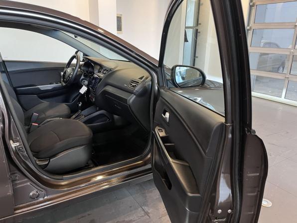 Kia Rio III Рестайлинг с пробегом 2015 года, цена 1 320 000 рублей, 93293 км, седан, Автокод Объявления