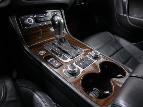Volkswagen Touareg II Рестайлинг с пробегом 2015 года, цена 2 550 000 рублей, 260000 км, внедорожник, Автокод Объявления