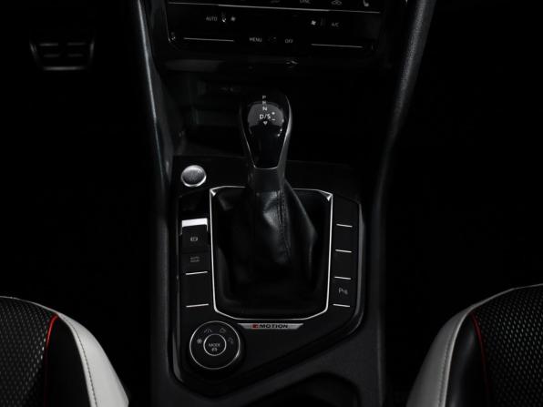 Volkswagen Tiguan II Рестайлинг с пробегом 2021 года, цена 2 635 000 рублей, 144072 км, внедорожник, Автокод Объявления