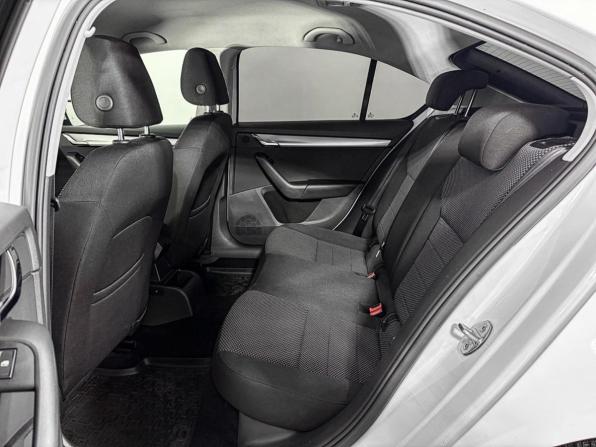 Skoda Octavia III (A7) с пробегом 2015 года, цена 952 000 рублей, 289114 км, лифтбек, Автокод Объявления