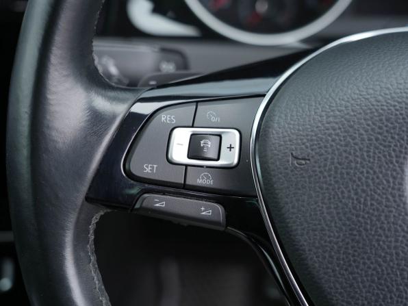 Volkswagen Golf VII Рестайлинг с пробегом 2017 года, цена 1 630 000 рублей, 75042 км, хэтчбек, Автокод Объявления