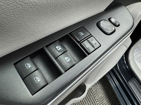 Toyota Camry VII (XV50) Рестайлинг с пробегом 2016 года, цена 2 400 000 рублей, 156763 км, седан, Автокод Объявления