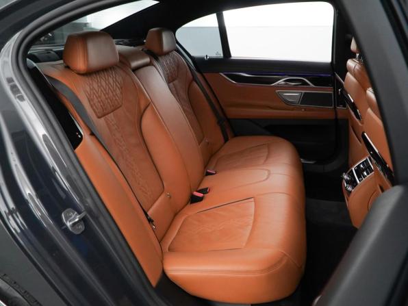 BMW 7 серии VI (G11/G12) Рестайлинг с пробегом 2019 года, цена 5 150 055 рублей, 87383 км, седан, Автокод Объявления